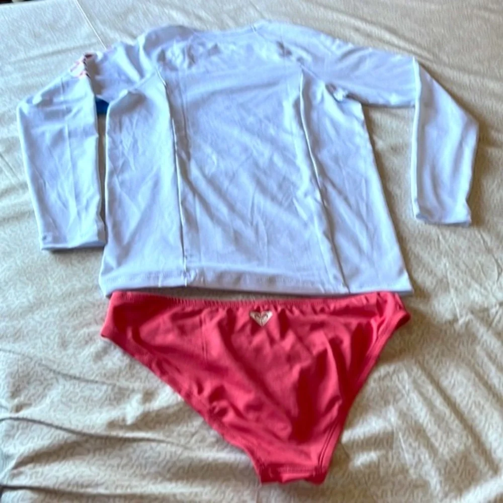 NWT Roxy Girls White Rashguard with Pink Bikini Set that fits size 12/14